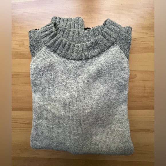 Time and Tru Sweaters - TIME and TRU - Women’s knit Sweater /Soft Lightweight Top/ Colors Gray & Black